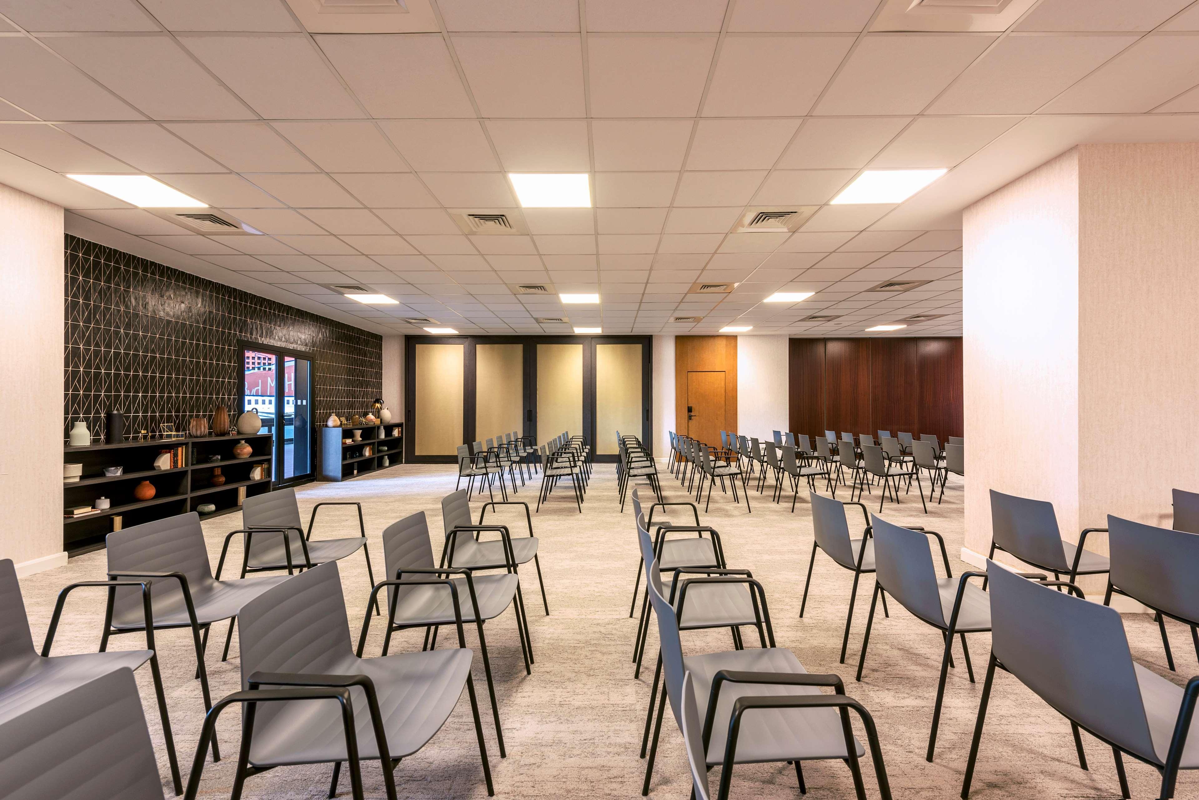 Radisson Blu Hotel Casablanca City Center מראה חיצוני תמונה The interior of the conference centre