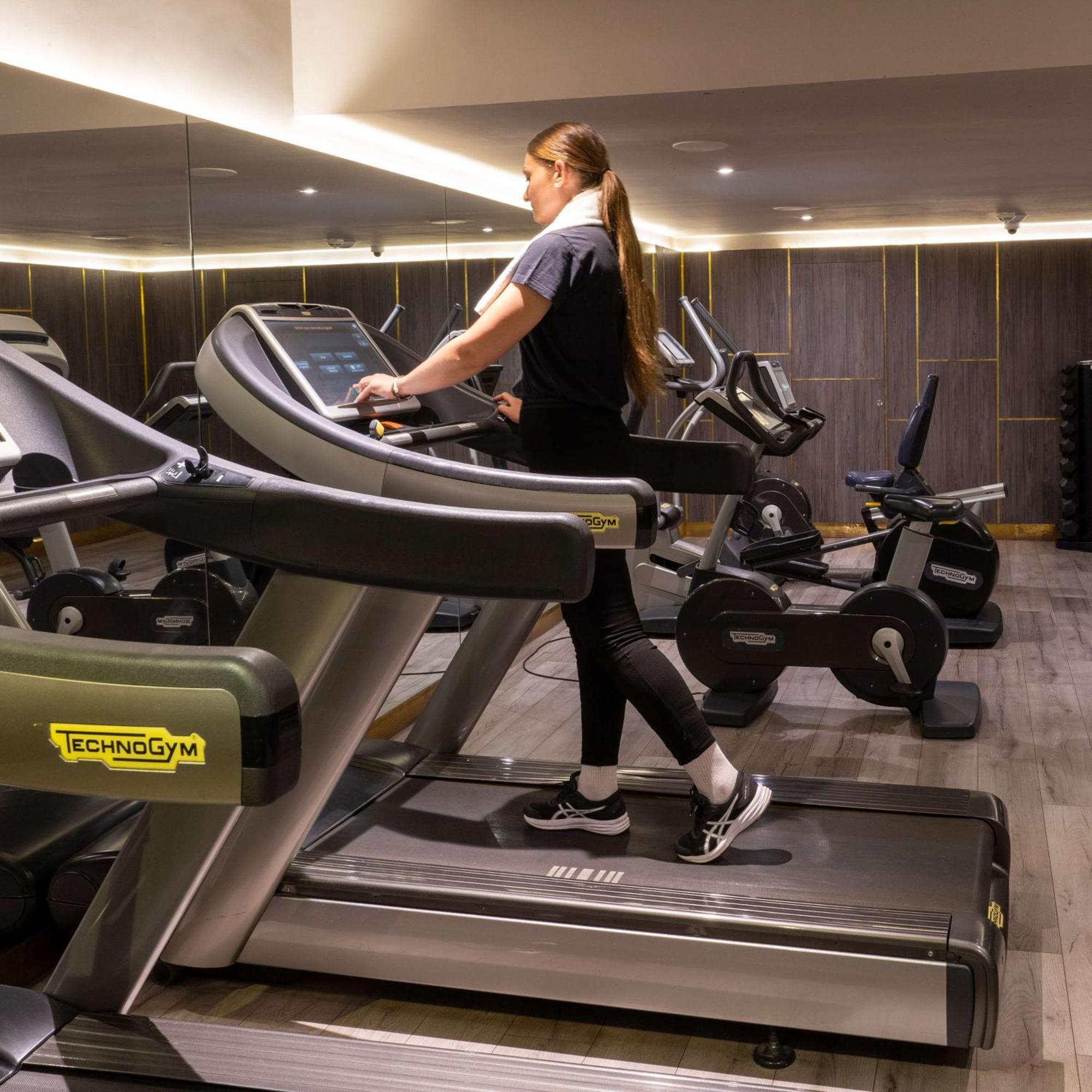 Radisson Blu Hotel Casablanca City Center מראה חיצוני תמונה A treadmill