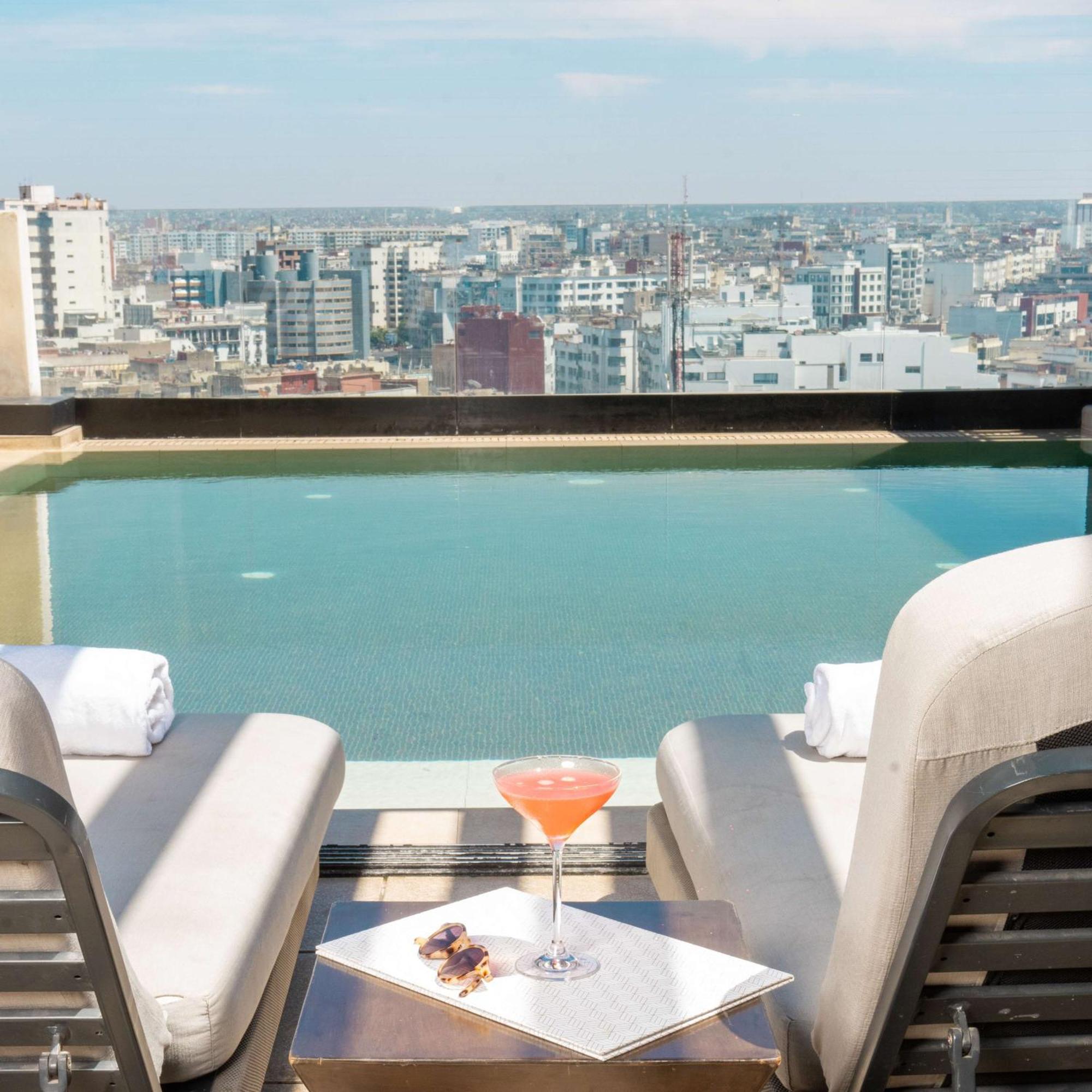 Radisson Blu Hotel Casablanca City Center מראה חיצוני תמונה The pool at the hotel